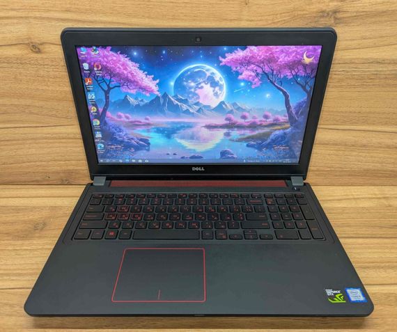Игровой ноутбук Б-класс Dell Inspirion 15-5577 / 15.6" (1920x1080) IPS / Core i5-7300HQ (4 ядра по 2.5 - 3.5 GHz) / 16 GB DDR4 / 256 GB SSD + 1000 GB HDD / GeForce GTX 1050, 4 GB GDDR5, 128-bit / WebCam / Windows 10 б/у + Подарок Беспроводная мышь / USB | Зображення 1