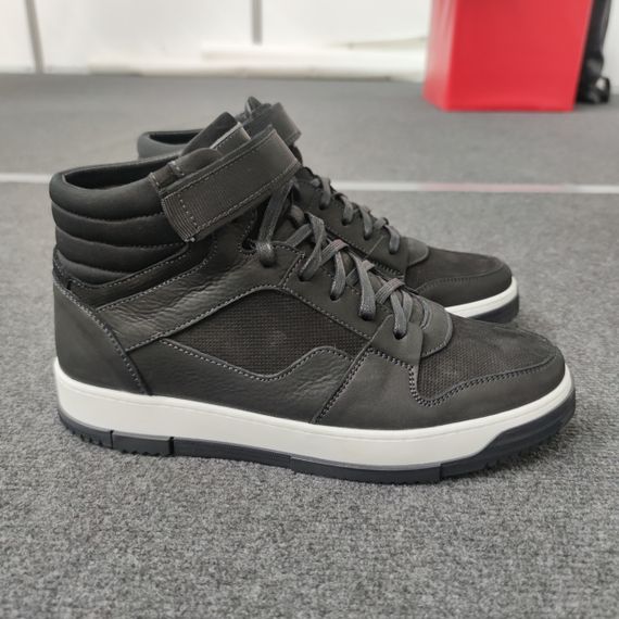 Сучасні черевики зимові на білій підошві 45 розмір