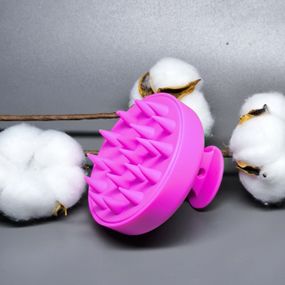 Силиконовая щетка для мытья волос и массажа головы (фуксия)