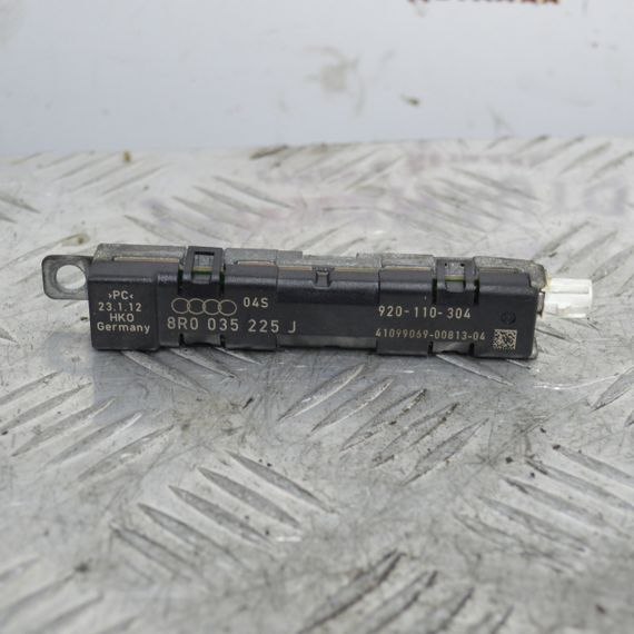 Підсилювач антени Audi Q5 8R верхній Ауді ку5 8R0035225J