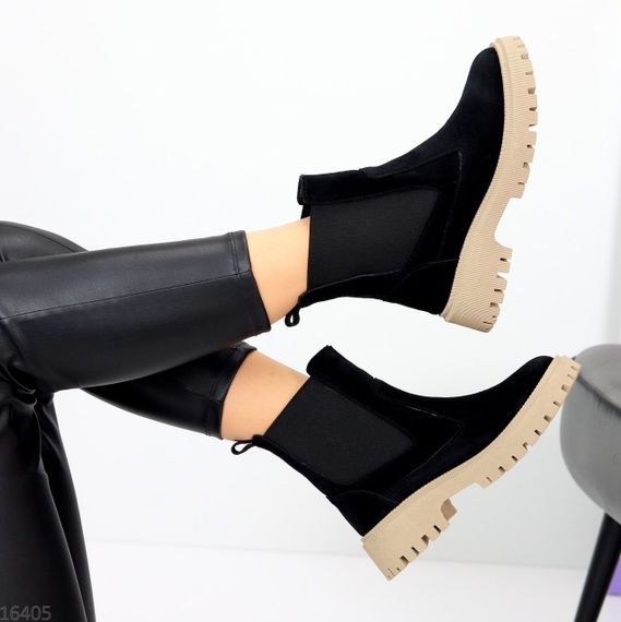 Повседневные черные замшевые ботинки челси на бежевой подошве | Зображення 3