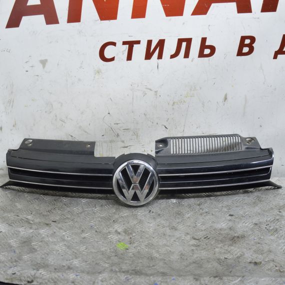 Решітка радіатора Volkswagen Golf VI 2008-2013 Решітка переднього бампера Фольксваген Гольф 6 1K9853653A