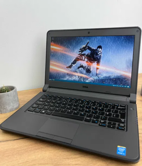 Ультрабук Dell Latitude 3350 / 13.3" TN / Intel Core i3-5005U (2(4) ядра по 2 GHz) / 8GB DDR3 / 128GB SSD / HD Graphics 5500 / WebCam / Win 10 PRO Lic б/в | Зображення 1