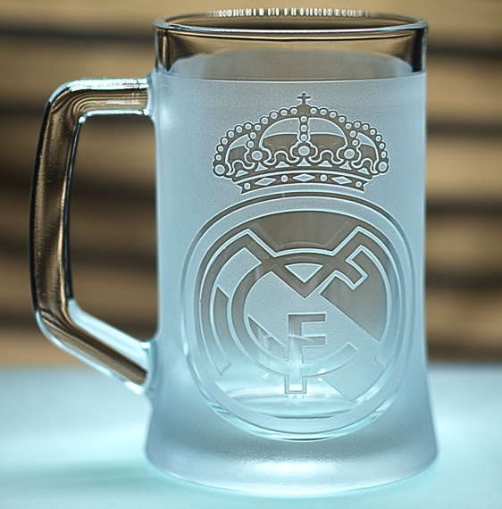 Пивний келих 670 мл Реал Мадрид Real Madrid з гравіюванням подарунок для фаната ФК  футбольний кухоль | Зображення 2