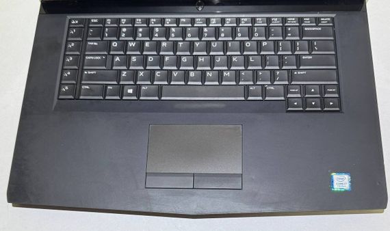 Игровой ноутбук Dell Alienware 15 R3 / 15.6" (1920x1080) IPS / Intel Core i7-7700HQ (4 (8) ядра по 2.8 - 3.8 GHz) / 16 GB DDR4 / 512 GB SSD + 500 GB HDD / nVidia GeForce GTX 1060, 6 GB GDDR5, 192-bit / WebCam б/у | Зображення 2