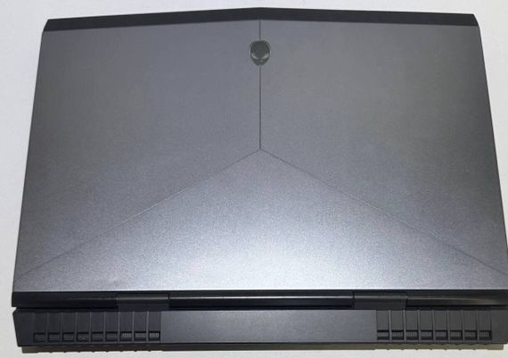 Ігровий ноутбук Dell Alienware 17 R4 / 17.3" (1920x1080) IPS / Intel Core i7-7700HQ (4 (8) ядра по 2.8 - 3.8 GHz) / 32 GB DDR4 / 1000 GB SSD / nVidia GeForce GTX 1070, 8 GB GDDR5, 256-bit / WebCam б/в | Зображення 3