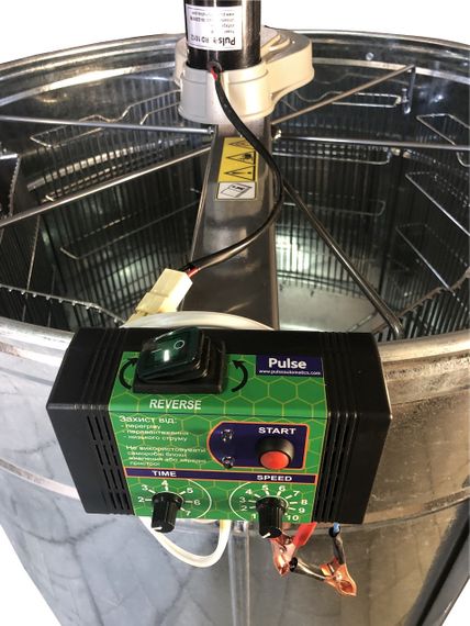 Оцинкована медогонка 6-ти рамкова з ремінним приводом Pulse 100 Ватт. З підставкою | Зображення 3