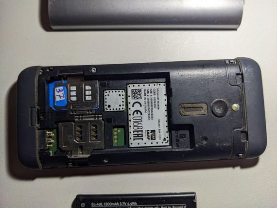 Кнопковий телефон Nokia 230 пил під екраном бу | Зображення 2