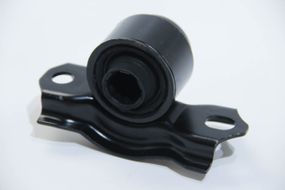 Сайлентблок переднього важеля (з корпусом)NISSAN Primera 96- L, SIDEM (841620)