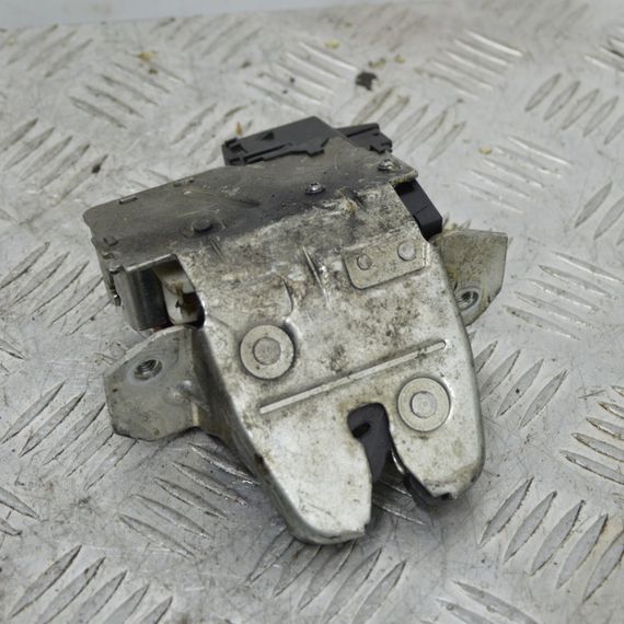 Замок кришки багажника Mercedes C-Class W203 2000-2007 універсал Замок багажника Мерседес в203 A2037400235 | Зображення 1