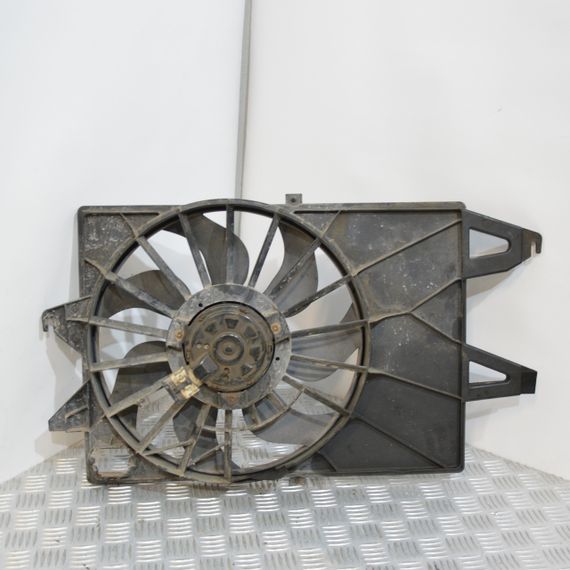 Вентилятор радіатора в зборі Ford Mondeo III 2000-2007 Вентилятор охолодження радіатора Форд Мондео 3 3S718C607BD | Зображення 1