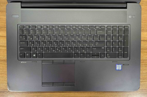 Мобильная рабочая станция Б-класс HP zBook 17 G4 / 17.3" (1920x1080) IPS / Xeon E3-1535M v6 (4 (8) ядра по 3.1 - 4.2 GHz) / 32 GB DDR4 / 512 GB SSD / Quadro P4000, 8 GB GDDR5, 256-bit / WebCam / TouchID / Windows 10 б/у + Подарок Беспроводная мышь / USB | Зображення 2