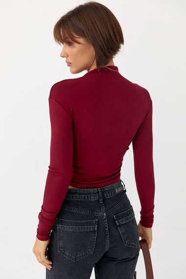 Жіноча однотонна водолазка з драпіруванням - бордо цвет, S (є розміри) | Зображення 1