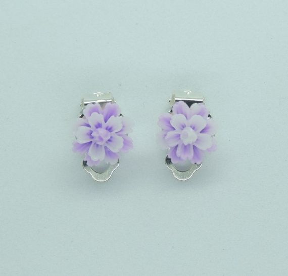 Клипсы серьги детские для ушей без пробивания уха Liresmina Jewelry серьги в виде цветка "Эклерчик" фиолетовые | Зображення 2