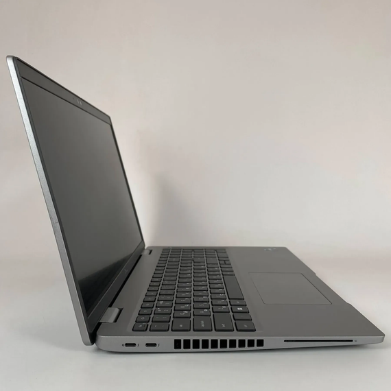 Ультрабук Б-клас Dell Latitude 5530 / 15.6" (1920x1080) IPS / Intel Core i5-1250P (12 (16) ядер по 1.2 - 4.4 GHz) / 16 GB DDR4 / 256 GB SSD / Intel Iris Xe Graphics / HDMI / WebCam б/в + Подарунок Бездротова миша / USB | Зображення 2