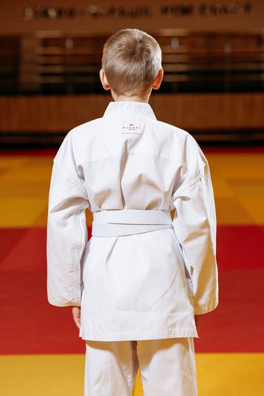 Біле дитяче кімоно для хлопчиків, карате, TM BUDOGI, зріст 120 см, щільність 240 гр/м.кв. | Зображення 3
