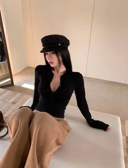 Женская кофта лонгслив в обтяжку на пуговицах вискоза цвет черный, размер 42/46 HI2733 | Зображення 3