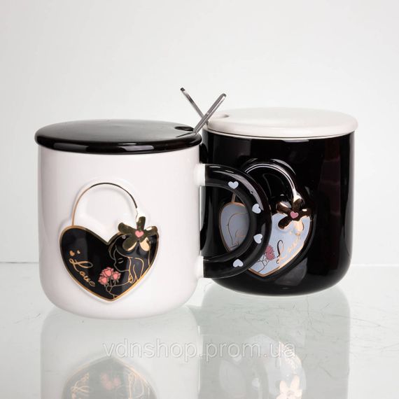 Набір парних порцелянових чашок із серцем 2 (шт) по 400 (мл) чашки на подарунок із кришкою та ложкою Чорний з білим FM-33 | Зображення 3