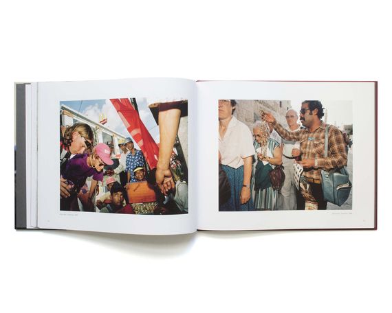 Книга лучшие фотографы мира работы Мартина Парра Martin Parr "Small World" подарочные книги для фотографов | Зображення 8