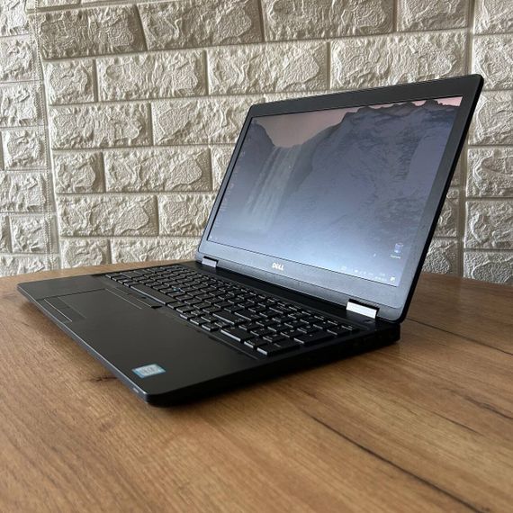 Ноутбук Б-класс Dell Latitude 5580 / 15.6" (1366x768) TN / Intel Core i7-7600U (2 (4) ядра по 2.8 - 3.9 GHz) / 8 GB DDR4 / 500 GB HDD / nVidia GeForce 930MX, 2 GB GDDR3, 64-bit  б/у | Зображення 4