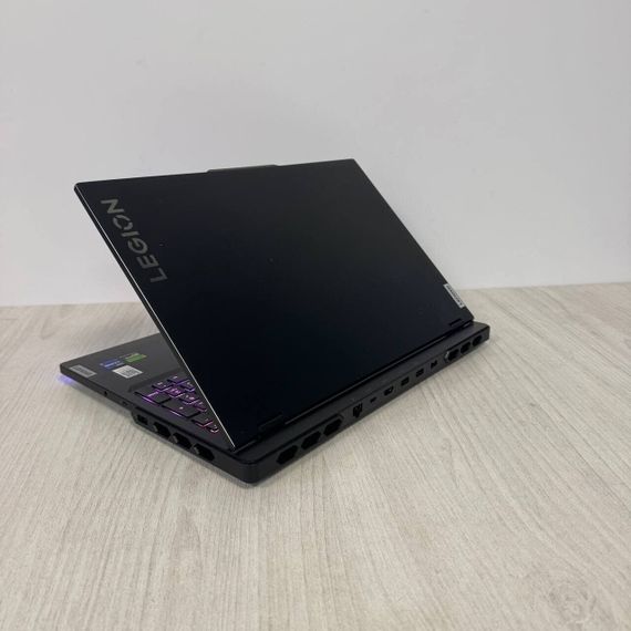 Игровой ноутбук Б-класс Lenovo Legion Pro 7 16IRX8H / 16" (2560x1600) IPS / Intel Core i9-13900HX (24 (32) ядра по 3.9 - 5.4 GHz) / 16 GB DDR5 / 1000 GB SSD M.2 / nVidia GeForce RTX 4080, 12 GB GDDR6, 192-bit / WebCam б/у | Зображення 6