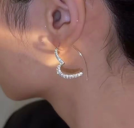 Сережки сердечки, сережки з серцями, сережки з сердечками, сережки з камінцями, сережки з камінчиками, сережки петлі | Зображення 4