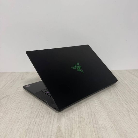 Ігровий ноутбук Б-клас Razer Blade 14 RZ09-0370 / 14" (1920x1080) IPS / AMD Ryzen 9 5900HX (8 (16) ядер по 3.3 - 4.6 GHz) / 16 GB DDR4 / 512 GB SSD / nVidia GeForce RTX 3060, 6 GB GDDR6, 192-bit / WebCam б/в | Зображення 4