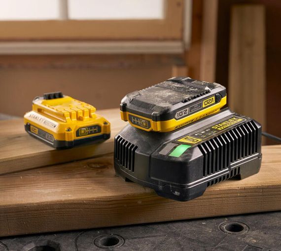 Зарядний пристрій та 2 акумулятори 18В STANLEY FATMAX SFMCB12D2 | Зображення 3