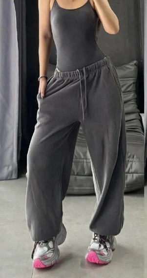 Женские широкие спортивные штаны с затяжками снизу SS675 цвет темно-серый (графит), размер onesize 42/46 | Зображення 1