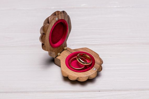 Коробочка для каблучок на весілля «Мушля»