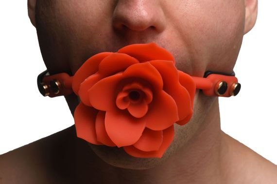 Силіконовий кляп з трояндою Master Series: Blossom Silicone Rose Gag – Red | Зображення 8
