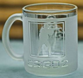 Стеклянная чашка 320 мл CS GO с гравировкой подарок для геймера игровая кружка КС ГО