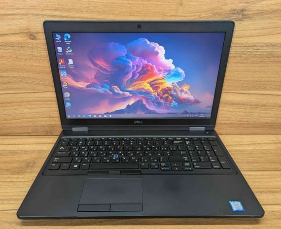 Ультрабук Dell Latitude 5590 / 15.6" (1366x768) TN / Intel Core i5-7300U (2 (4) ядра по 2.6 - 3.5 GHz) / 8 GB DDR4 / 256 GB SSD / Intel HD Graphics 620 / WebCam / HDMI / Windows 10 б/у + Подарок Новая беспроводная мышь USB | Зображення 1