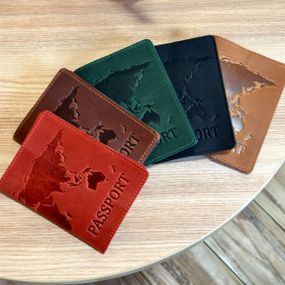 Шкіряна обкладинка для паспорта з написом Ukraine