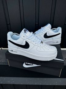 Кросівки Nike Air Force (білі з чорним лого, шкіра ліцензія)