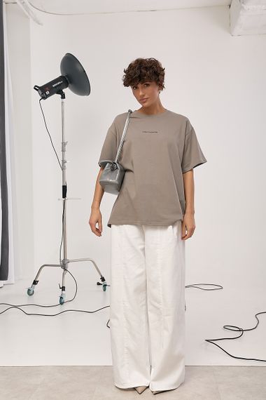 Однотонна футболка з написом вільного фасону - сірий цвет, ONE SIZE (є розміри) | Зображення 2