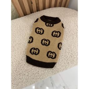 Брендовый свитер для собак GUCCI без передних лапок, с большими коричневыми значками бренда, бежевый