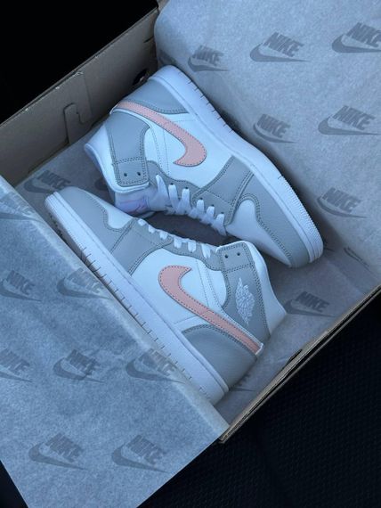 Зимние женские кроссовки  Air Jordan 1 Retro High Grey White Pink Fur   , Вьетнам 36 23 см | Зображення 2