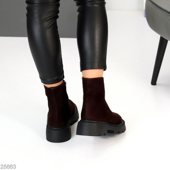 Шикарні зимові лаконічні черевики натуральна замша колір Шоколад | Зображення 4