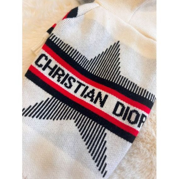 Брендовая вязанная кофта для собак Christian Dior со звездой на спинке,  с капюшоном на завязках , белая | Зображення 3