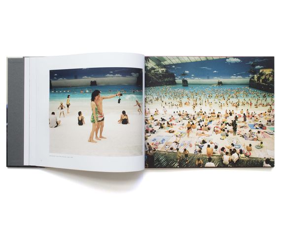 Книга лучшие фотографы мира работы Мартина Парра Martin Parr "Small World" подарочные книги для фотографов | Зображення 9