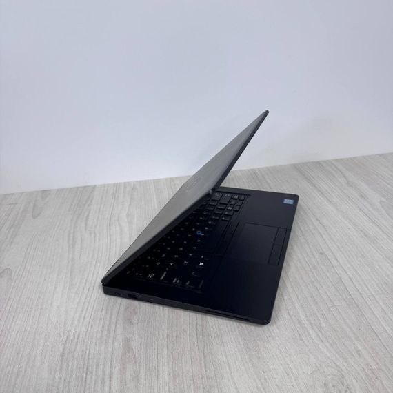 Ультрабук Б-клас Dell Latitude 5480 / 14" (1920x1080) IPS / Intel Core i7-7820HQ (4 (8) ядра по 2.9 - 3.9 GHz) / 8 GB DDR4 / 128 GB SSD M.2 / nVidia GeForce 930MX, 2 GB DDR3, 64-bit / WebCam б/в | Зображення 5