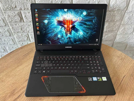 Ноутбук Samsung NP800G5H 15,6 FHD IPS i7 7700HQ 16Gb SSD256Gb+HDD1Tb GTX1060 Б/В