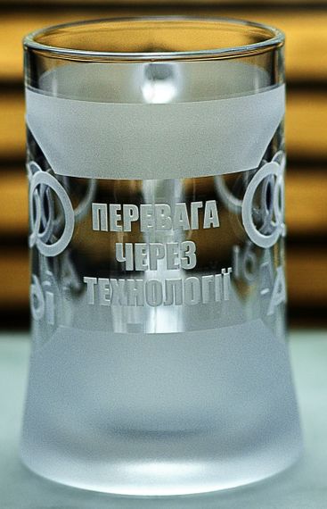 Пивний кухоль Audi 670 мл з гравіюванням Подарунок автолюбителю  Келих з логотипом авто Ауді та  легендарний слоган | Зображення 4