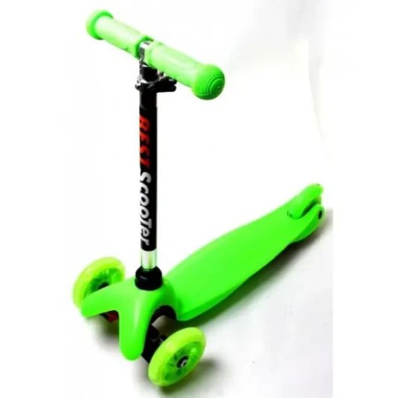 Зеленый Трехколесный самокат с светящимися колесами