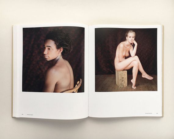 Известные фотографы современности книга фотографий Моны Кун Mona Kuhn "Works" подарочные книги для фотографов | Зображення 9