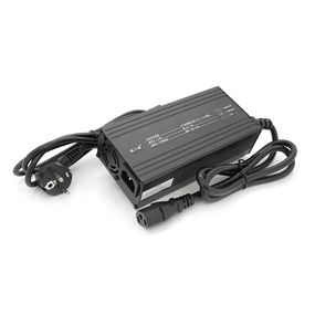 Зарядний пристрій для акумуляторів Li-ion 12V(12,6V),3S,15A, LED-індикація, 137x90x50mm