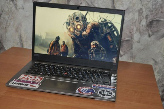 Ноутбук Б-клас Lenovo ThinkPad L13 Gen 2 / 13.3" (1920x1080) IPS / Intel Core i5-1145G7 (4 (8) ядра по 4.4 GHz) / 16 GB DDR4 / 256 GB SSD M.2 / Intel Iris Xe Graphics / WebCam / Windows 11 Pro б/в + Подарунок Бездротова мишка + флеш-накопичувач USB 32 ГБ | Зображення 4