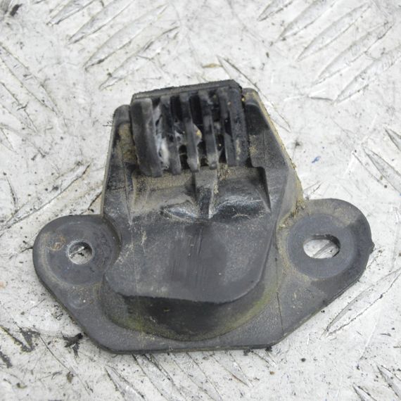 Відбійник кришки багажника правий Mazda 6 2007-2012 Відбійник кришки багажника правий Мазда 6 9E22