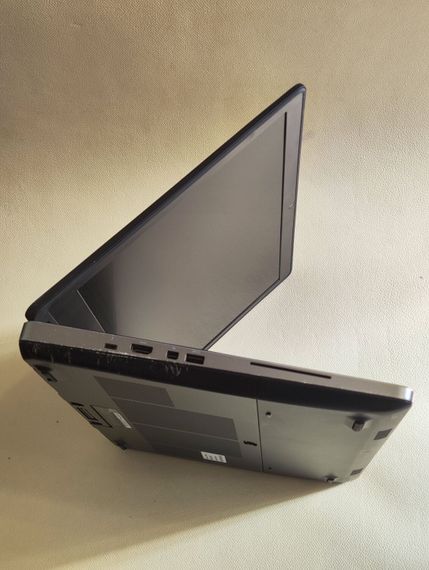 Мобильная рабочая станция Dell Precision 7710 / 17.3" (1920x1080) IPS / Intel Core i7-6920HQ (4 (8) ядра по 2.9 - 3.8 GHz) / 16 GB DDR4 / 256 GB SSD / nVidia Quadro M5000M, 8 GB GDDR5, 256-bit / WebCam б/у | Зображення 4
